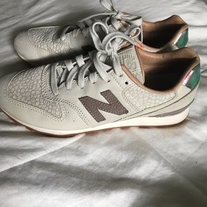 New balance 696